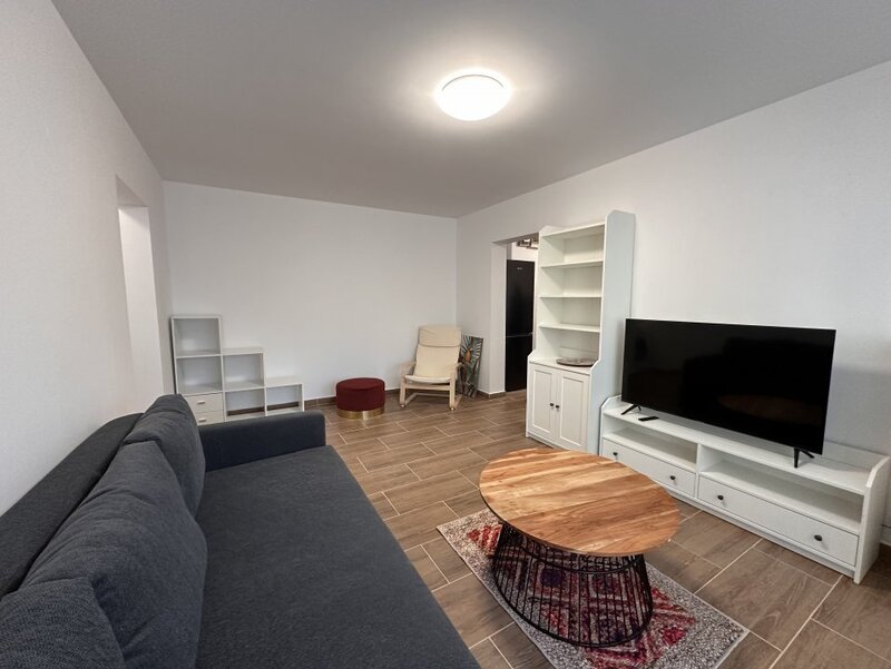 Iancului, 2 grupuri sanitare, balcon 10 mp, liber.