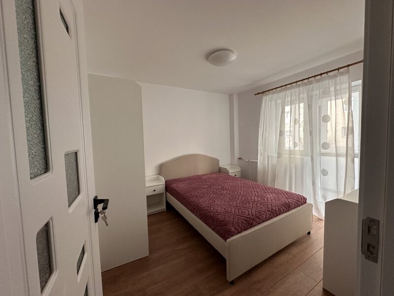 Iancului, 2 gs, balcon 10 mp, liber